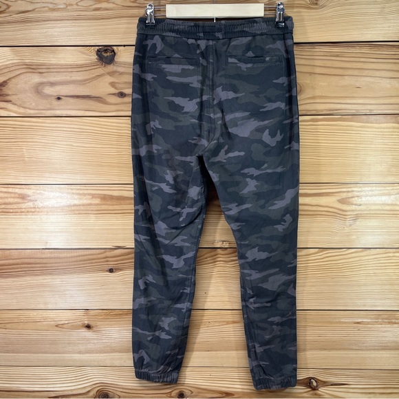 Athleta Farallon Jogger 4 Green Camouflage Camouflage Drawstring Tapered - Picture 8 of 16